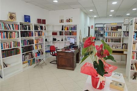 Voluntariado en librería solidaria aida books&more móstoles