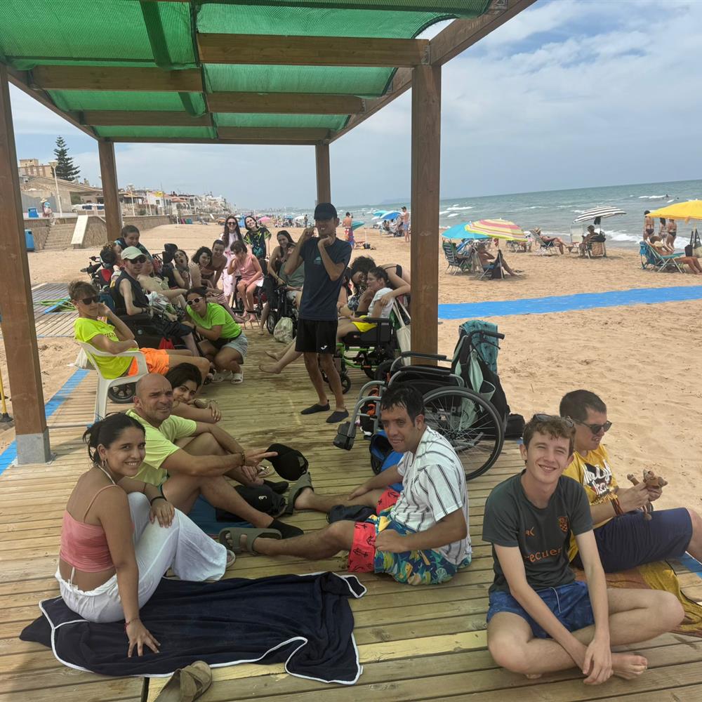 ¡A la playa! voluntariado semana de vacaciones en gandía, acompañando a personas con discapacidad
