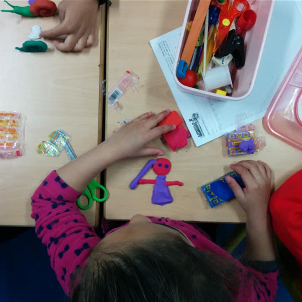 Arte y manualidades en escuela matinal