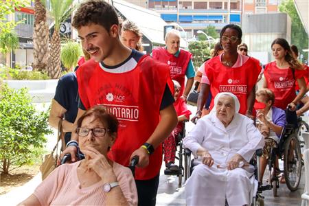 Acompañamiento a mayores en el centro de día siervas de jesús