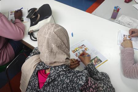 Puente de palabras: alfabetización básica para personas migrantes