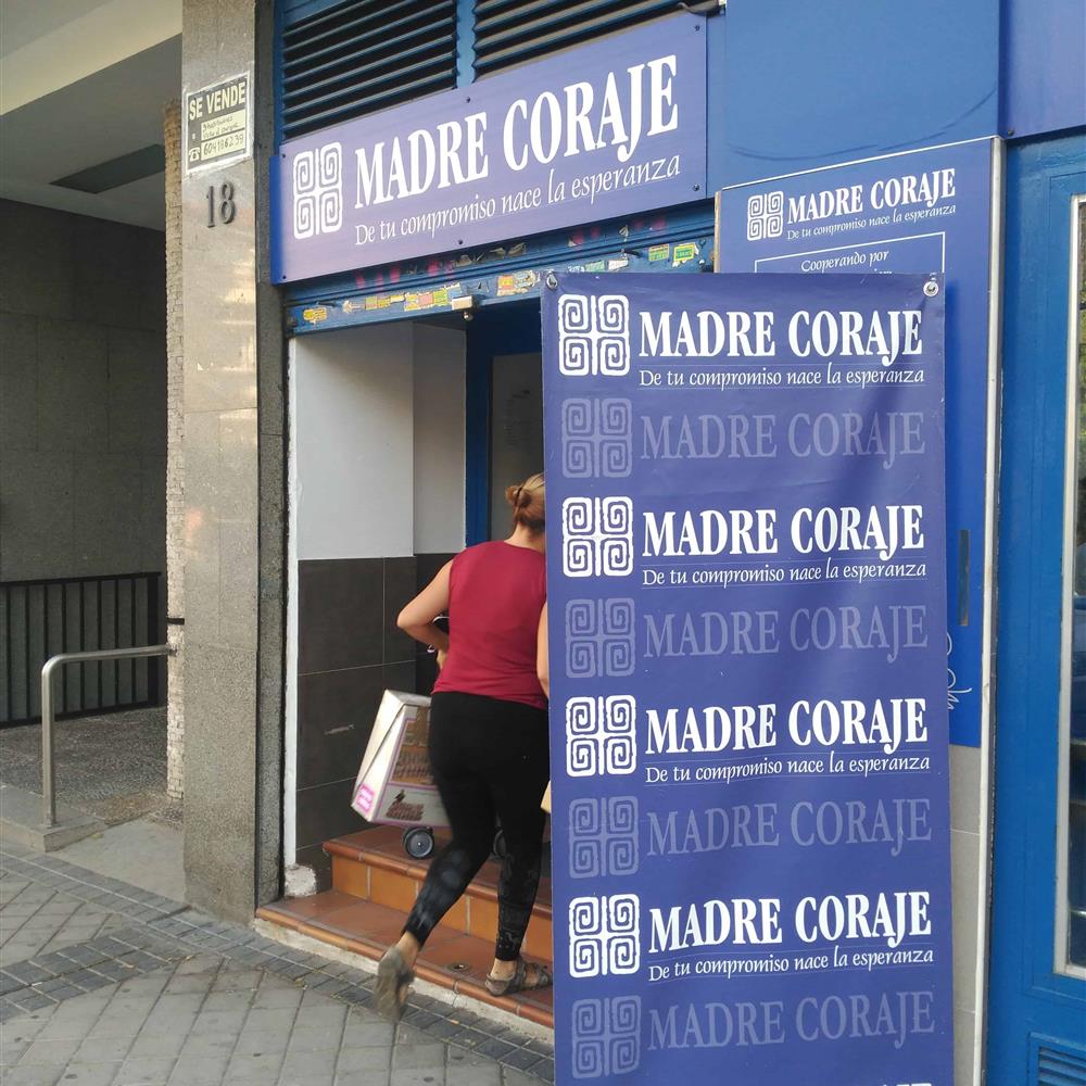 Personas para mañanas o tardes en tienda solidaria manuel becerra 