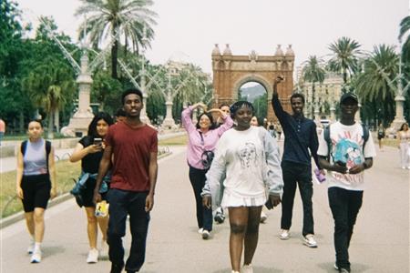 Auxiliar de classes de català a joves migrats