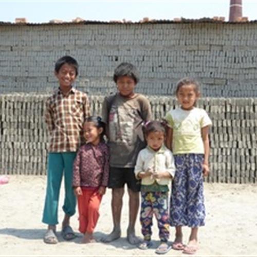 Street child volunteer in Nepal teaching and learning volunteer