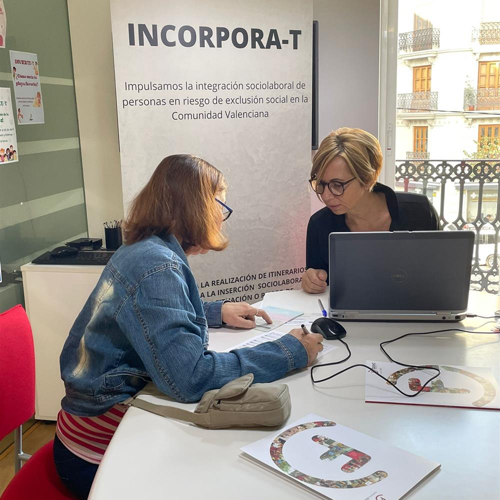 Voluntariado para inserción sociolaboral incorpora-t