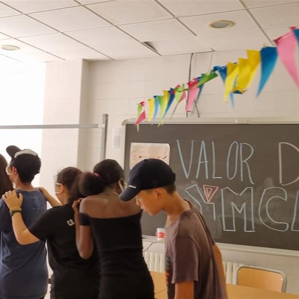 Voluntario/a para escuela de verano con juventud