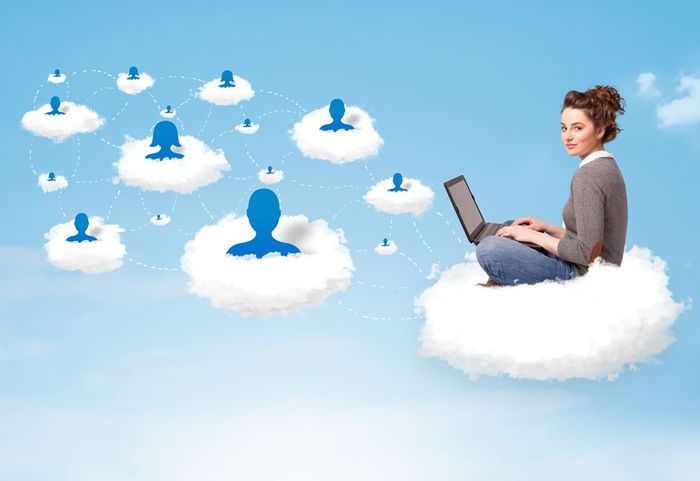 Persones voluntàries amb ganes de comunicar, crear i formar part d'alguna cosa significativa