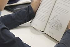 Reforç escolar per a infant sol·licitant d'asil