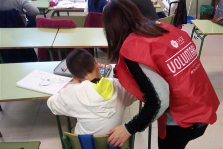 Voluntariado socioeducativo: refuerzo escolar a alumnos/as de primaria en el colegio diocesano