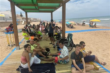 ¡A la playa! voluntariado semana de vacaciones en gandía, acompañando a personas con discapacidad