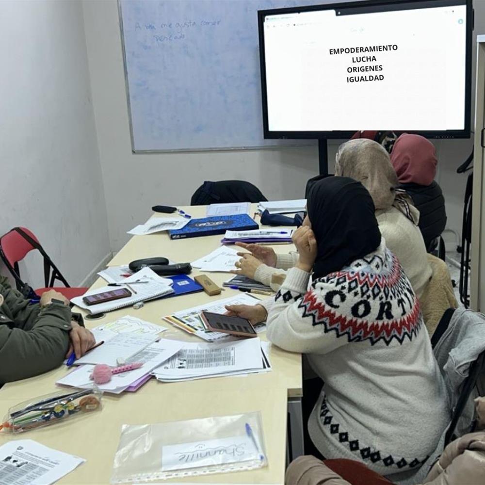 Clases de castellano a personas migrantes de bajos recursos