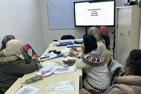 Clases de castellano a personas migrantes de bajos recursos