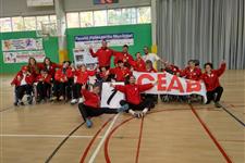 Voluntaris de recolzament per slàlom de paràlisi cerebral 