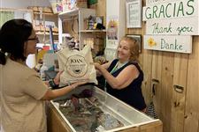 Tienda benéfica en sevilla fundación cudeca