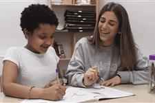 Reforç de dibuix a un jove