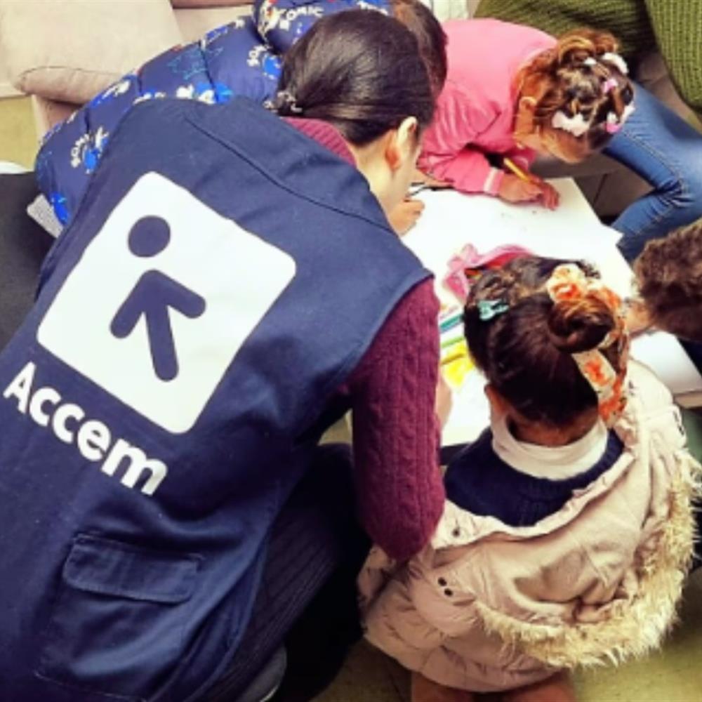 Voluntariado de apoyo a la infancia en oficina