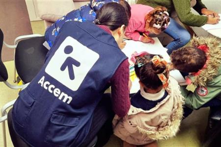 Voluntariado de apoyo a la infancia en oficina
