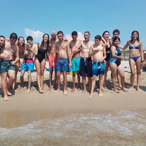 Voluntariado colonias playa jóvenes con autismo