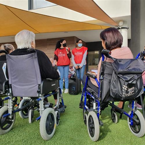 Acompañamiento a mayores en la residencia virgen del carmen