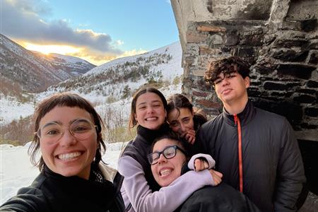 Monitor/a voluntario/a do grupo de aventureiras (12-13 anos) en seteportas-altair