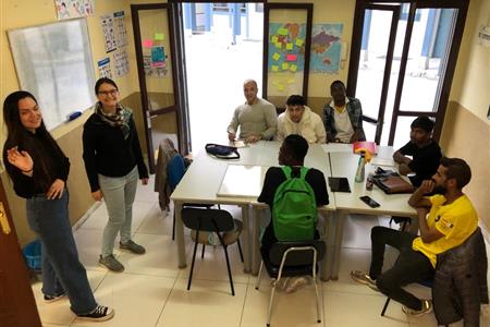 Clases de español y alfabetización para personas migrantes