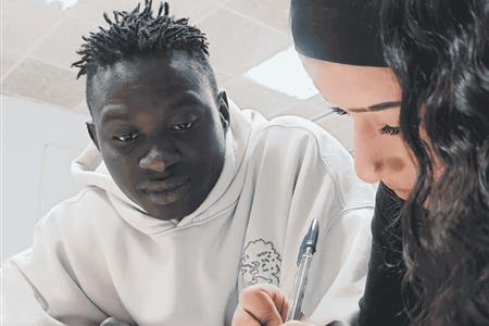 Busquem mentors per acompanyar a joves en situació vulnerable