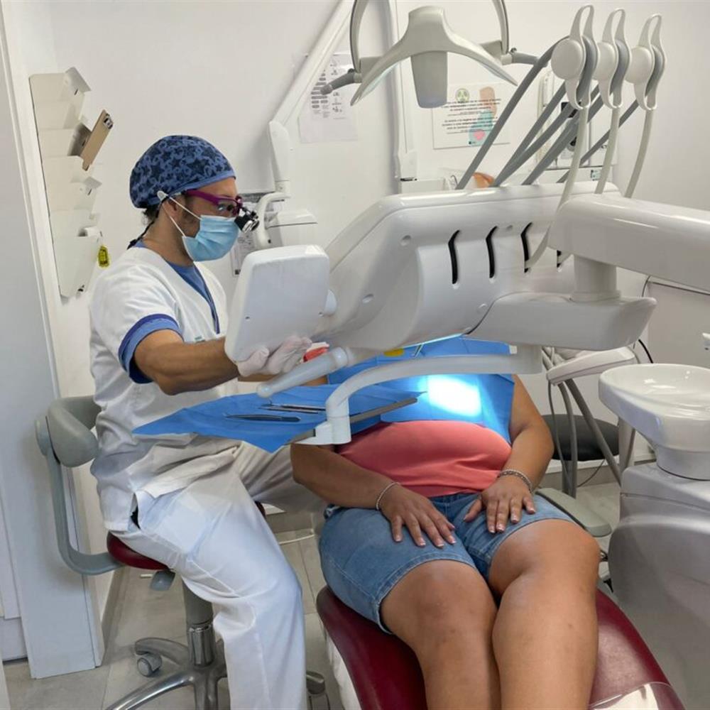 Suma’t a l’equip d'odontologia solidària! busquem professionals de la salut bucodental