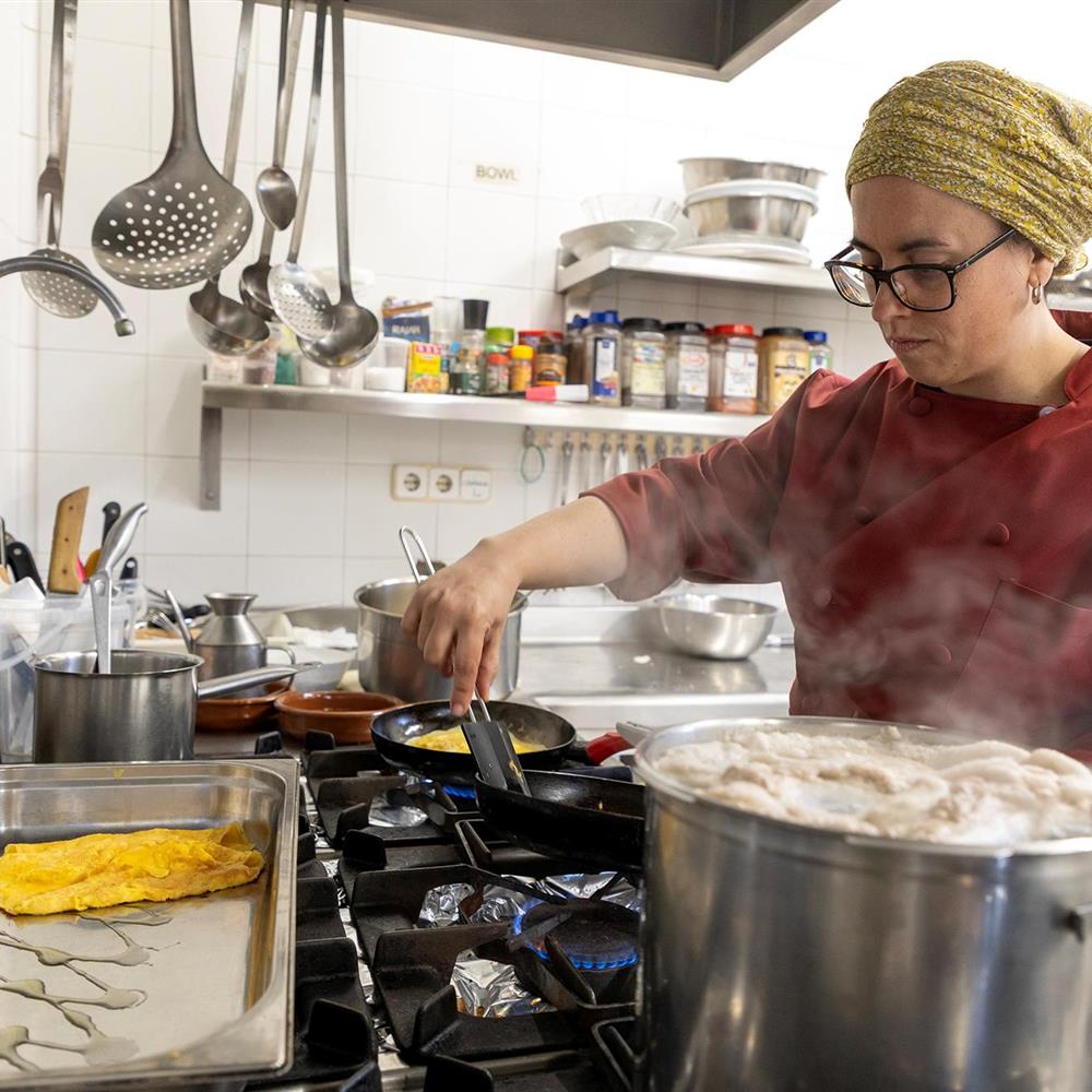 Persones voluntàries per a recollir donacions d'aliments a can banús