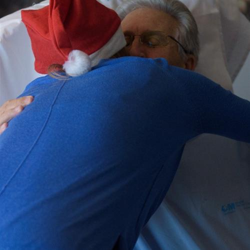Bucamos voluntarios para entregar regalos en hospitales - "ningun mayor sin regalos"