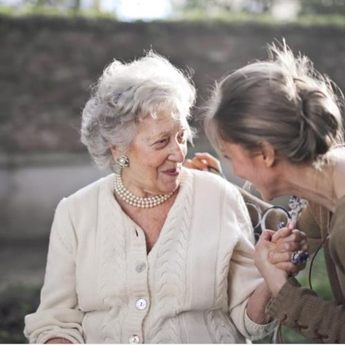 Voluntariado con personas mayores "ilumina una vida"