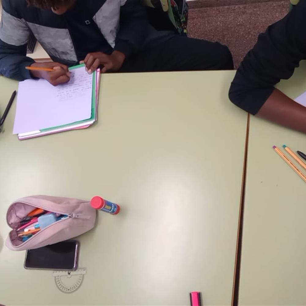 Refuerzo educativo eso, menores de colectivos vulnerables