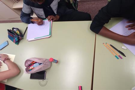 Refuerzo educativo eso, menores de colectivos vulnerables