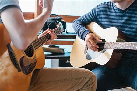 Voluntario/a para taller de guitarra