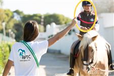 Voluntariado con niños y niñas en terapias asistidas con caballos en valencia