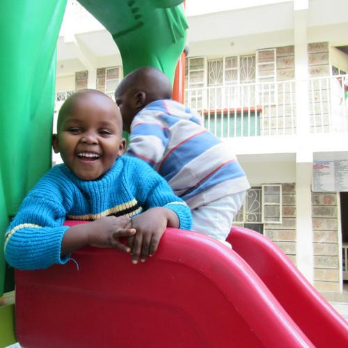Ayuda a mejorar la educación de niñas y niños en Kenia